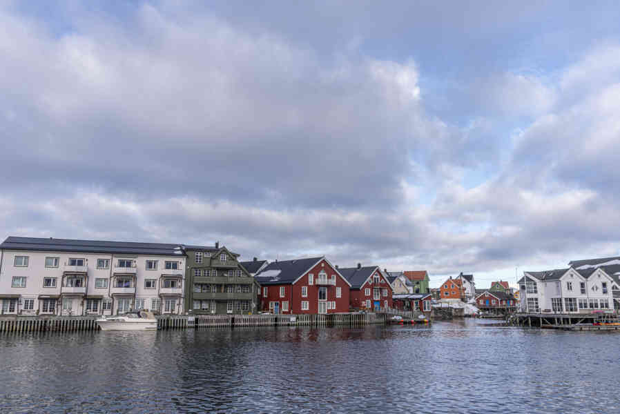 Noruega - islas Lofoten 062 - Henningsvaer.jpg
